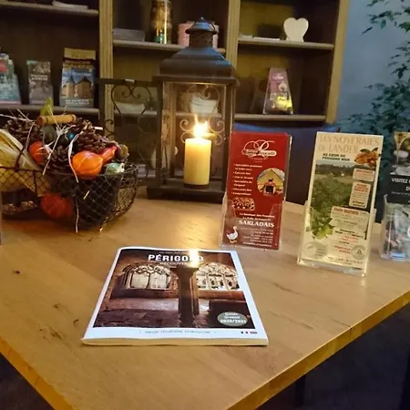 Del Pechs - Avec Terrasse סרלה-לה קנדה